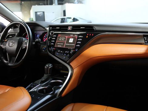 Used 2020 Toyota Camry XSE image 7