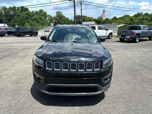 Used 2019 Jeep Compass Latitude image 2