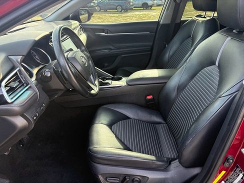 Used 2018 Toyota Camry SE image 10