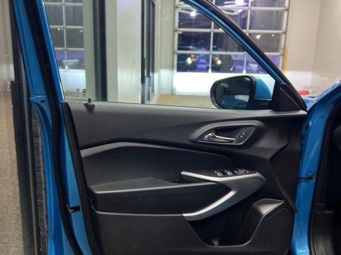 Used 2025 Chevrolet Trax LS w/ LS Convenience Package image 17