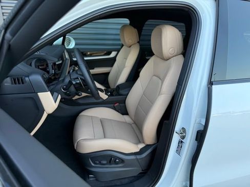 New 2025 Porsche Cayenne E-Hybrid AWD/4WD image 5