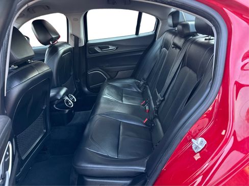 Used 2018 Alfa Romeo Giulia RWD image 10