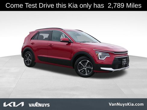 Used 2025 Kia Niro EX image 1
