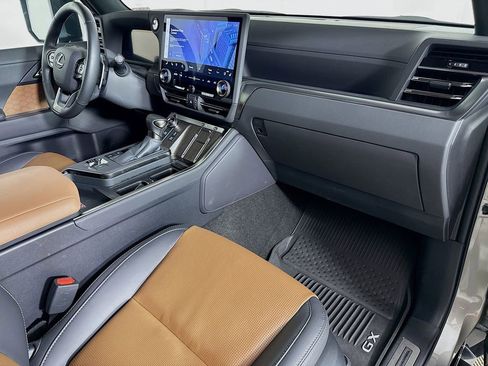Certified 2025 Lexus GX 550 image 30
