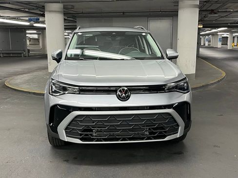 New 2025 Volkswagen Taos SE image 30