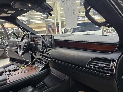 Used 2018 Lincoln Navigator Select w/ Technology Package image 22