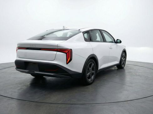 Used 2025 Kia K4 LXS image 9