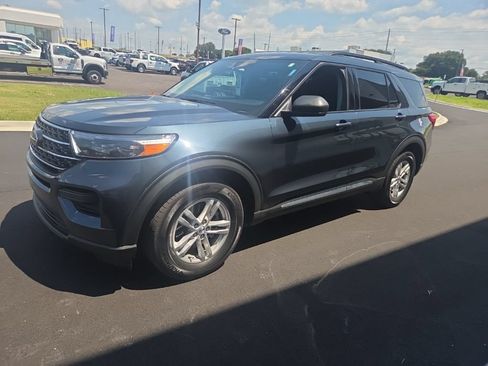 Used 2022 Ford Explorer XLT RWD image 3