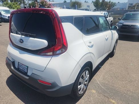 Used 2020 Kia Soul LX FWD image 13