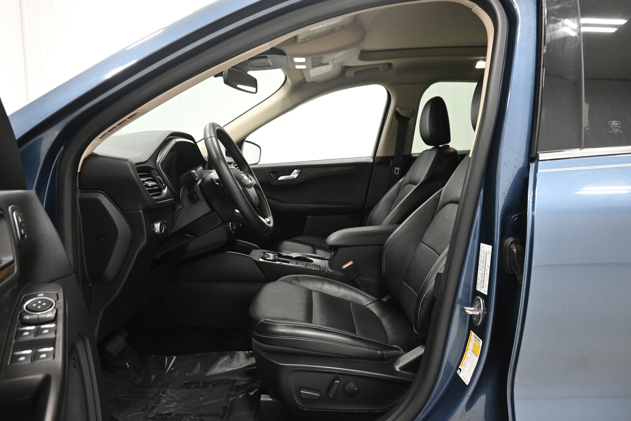 Used 2020 Ford Escape Titanium w/ Titanium Premium Package 2.0 AWD/4WD image 5