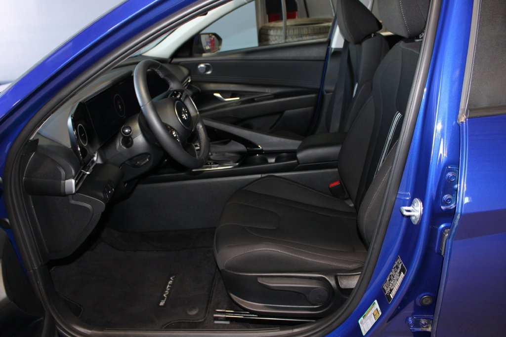 Used 2023 Hyundai Elantra SEL w/ Convenience Package FWD image 7