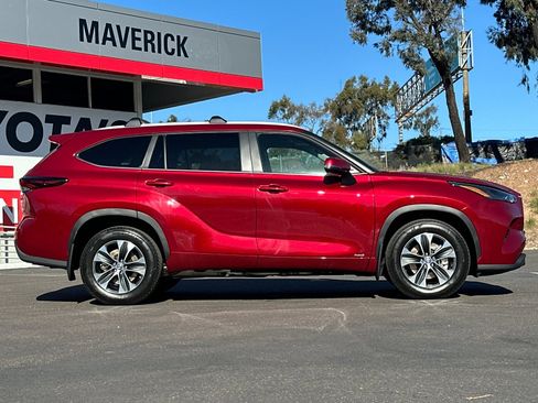 New 2026 Toyota Highlander XLE image 6