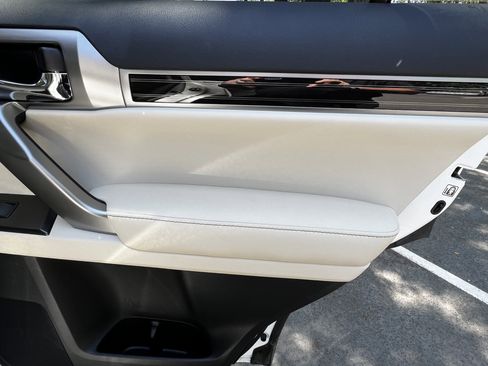 Used 2023 Lexus GX 460 Premium w/ Accessory Package image 41