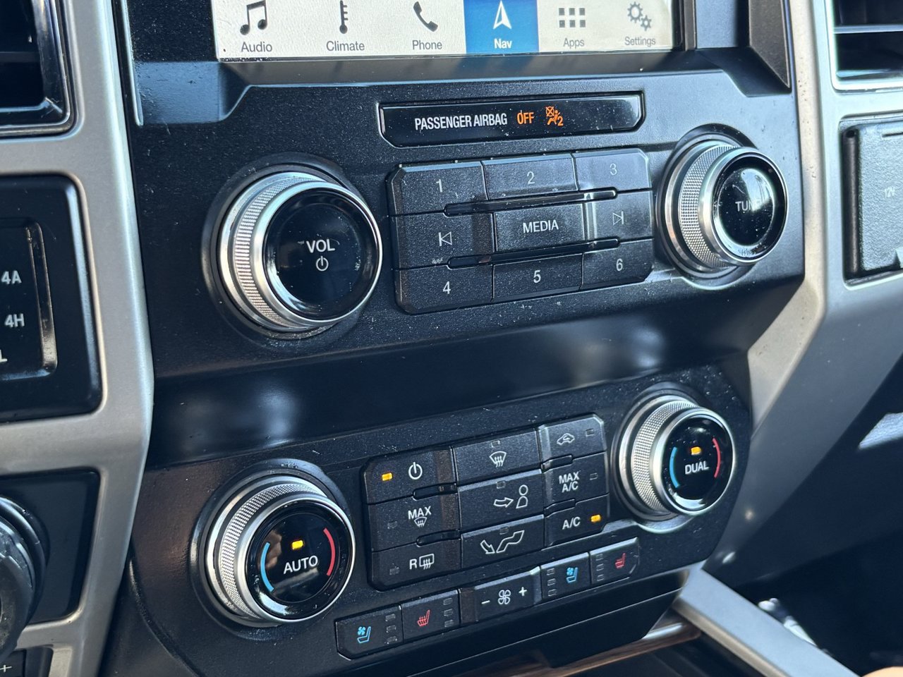Used 2019 Ford F150 Lariat w/ Equipment Group 502A Luxury AWD/4WD image 22