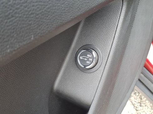Used 2023 Chevrolet Traverse LT FWD image 12