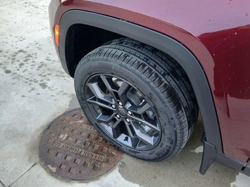 New 2025 Jeep Grand Cherokee L Limited image 30