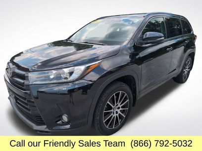 Used 2017 Toyota Highlander SE w/ Carpet Mat Package