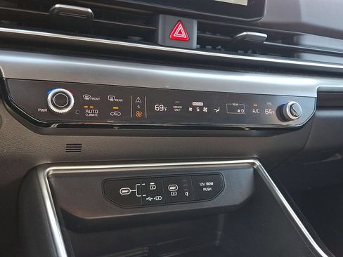 Used 2025 Kia Carnival SX w/ SX Dark Edition Package FWD image 20