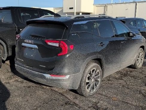 Used 2023 GMC Terrain SLT w/ Infotainment Package II image 2