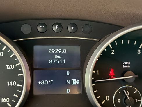 Used 2009 Mercedes-Benz ML 320 BlueTEC 4MATIC image 21