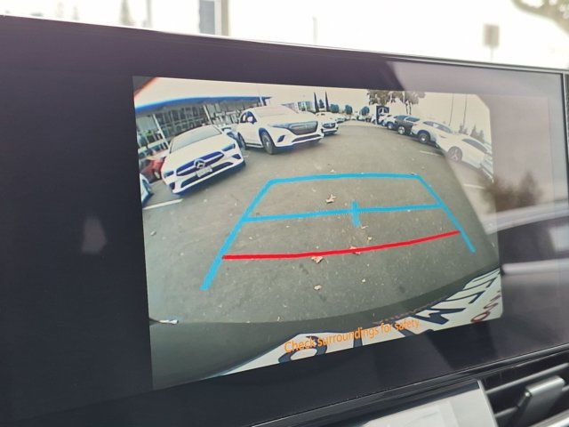 Used 2025 Toyota Sienna XLE AWD/4WD image 12