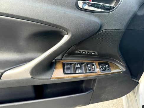Used 2010 Lexus IS 350C image 17