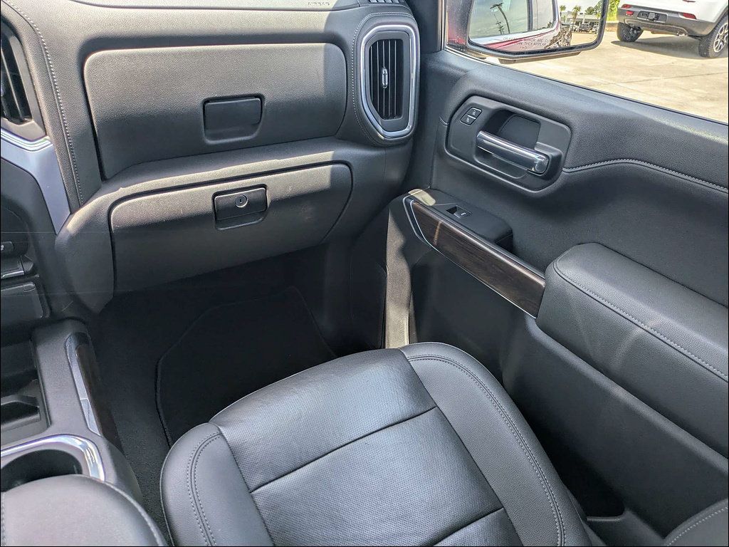 Used 2021 GMC Sierra 1500 SLT w/ SLT Convenience Package AWD/4WD image 17
