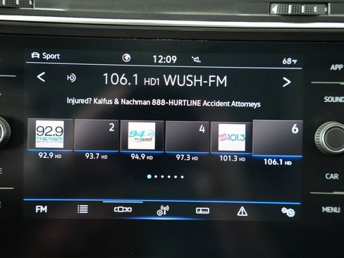 Used 2021 Volkswagen Tiguan SE w/ Panoramic Sunroof Package image 19