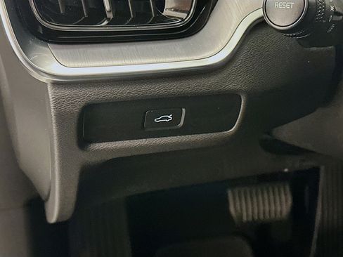 Used 2025 Volvo S60 B5 Core image 17