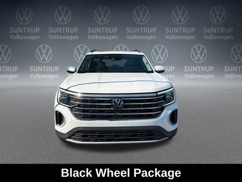 Used 2024 Volkswagen Atlas SE w/ Panoramic Sunroof Package FWD image 10