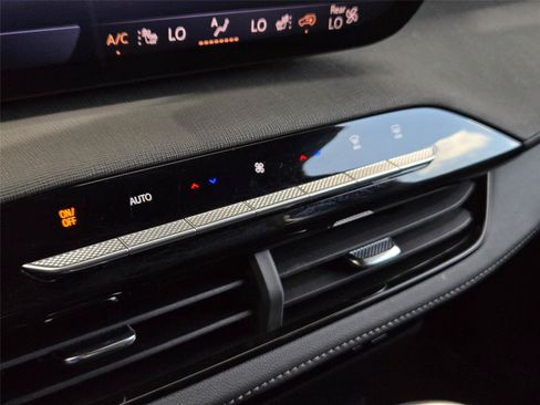 Used 2025 Buick Enclave Preferred FWD image 17