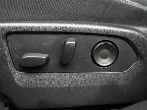 Used 2021 Buick Envision Essence w/ Technology Package I image 12