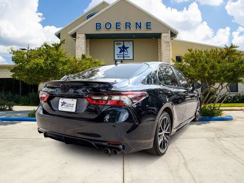 Used 2021 Toyota Camry SE w/ Convenience Package FWD image 5