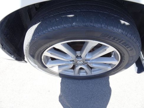 Used 2014 Nissan Pathfinder SV image 8