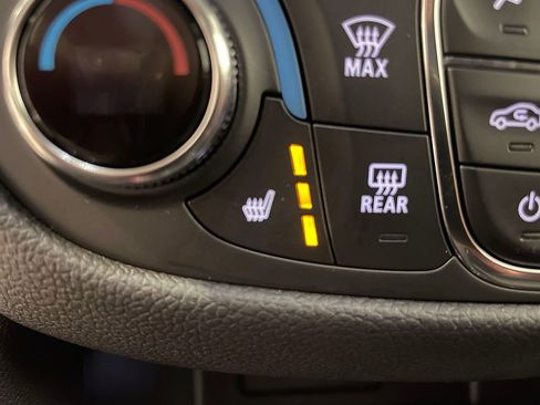 Used 2022 Chevrolet Equinox LT image 38