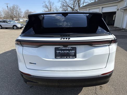 Used 2024 Jeep Wagoneer Launch Edition image 7