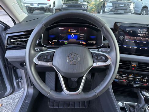 Used 2026 Volkswagen Jetta SE FWD image 21