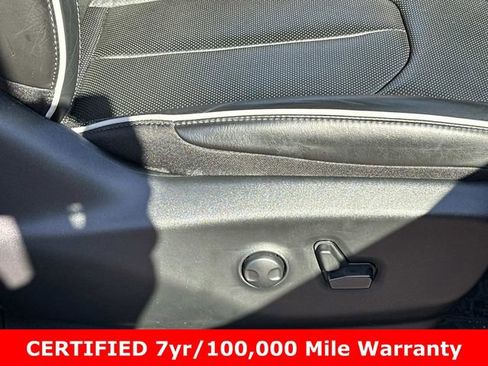 Used 2023 Chrysler Pacifica Limited w/ S Appearance Package image 11