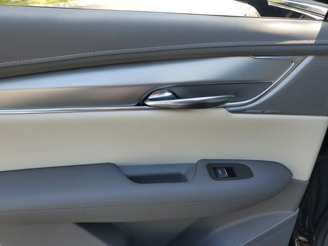 Used 2021 Cadillac XT5 Premium Luxury w/ LPO, Premium Carpet Package FWD image 17