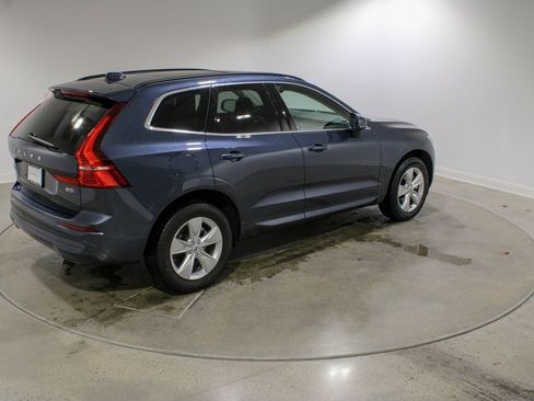 Used 2022 Volvo XC60 B5 Momentum image 5
