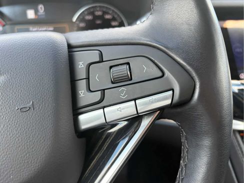 Used 2025 Cadillac XT6 Premium Luxury FWD image 16