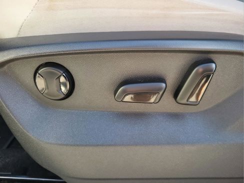 Used 2019 Volkswagen Tiguan SE image 14