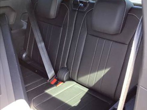 Used 2023 Volkswagen Tiguan SE R-Line FWD image 12