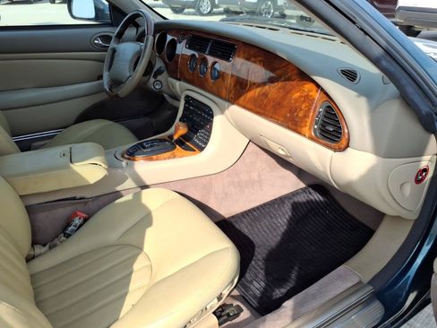 Used 2002 Jaguar XK8 Convertible RWD image 11