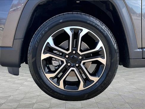 Used 2022 Jeep Compass Limited image 9