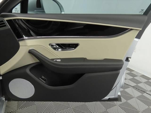 Used 2025 Bentley Flying Spur Plug-In Hybrid AWD/4WD image 25