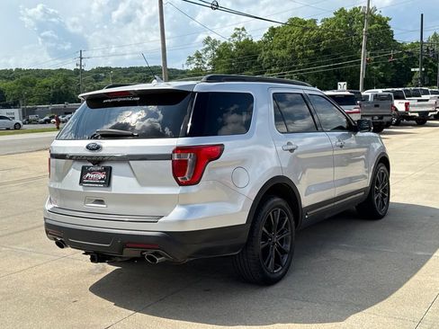 Used 2018 Ford Explorer XLT w/ Equipment Group 202A AWD/4WD image 17