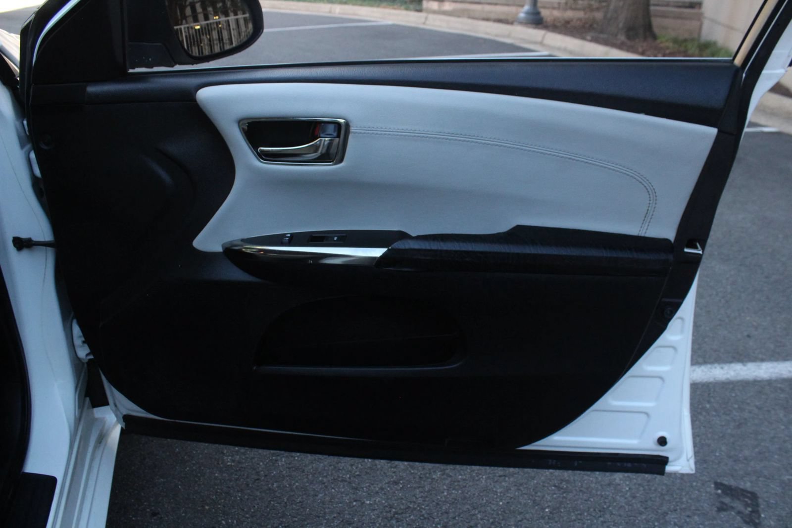 Used 2016 Toyota Avalon XLE FWD image 26