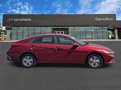 New 2026 Hyundai Elantra SE FWD image 5