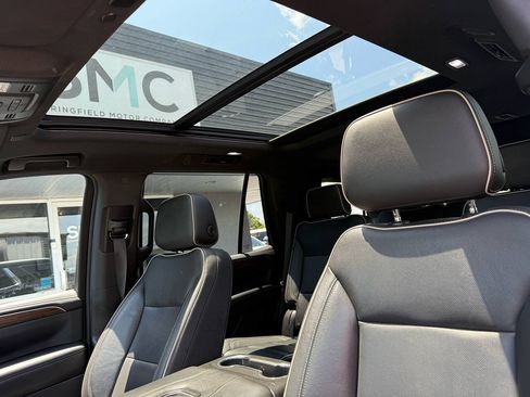 Used 2021 Chevrolet Tahoe Premier w/ Premium Package AWD/4WD image 17
